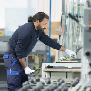 Exzellenz und Genauigkeit beim Bearbeiten von Glas